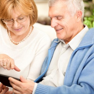 senior-couple-using-tablet